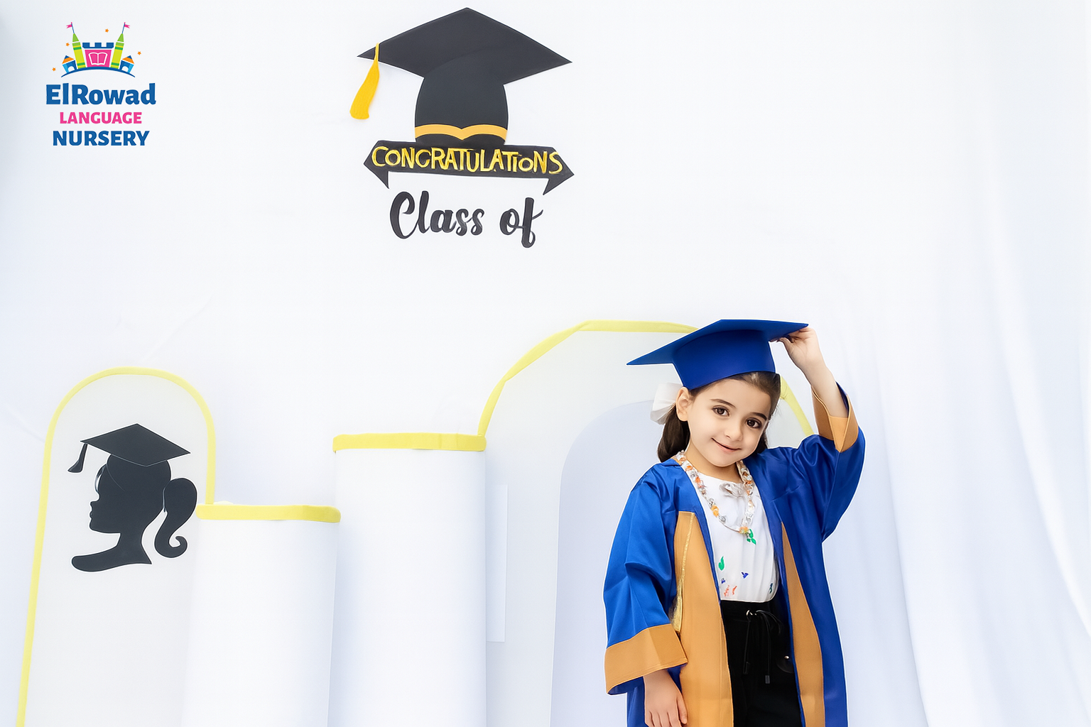 أطفال فى فصل حضانة الرواد